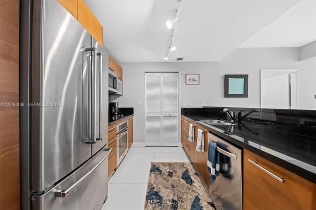 253 NE 2nd St # 2501, Miami FL 33132 - Miami, FL - Photo 2