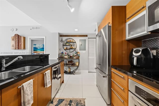 253 NE 2nd St # 2501, Miami FL 33132 - Miami, FL - Photo 3