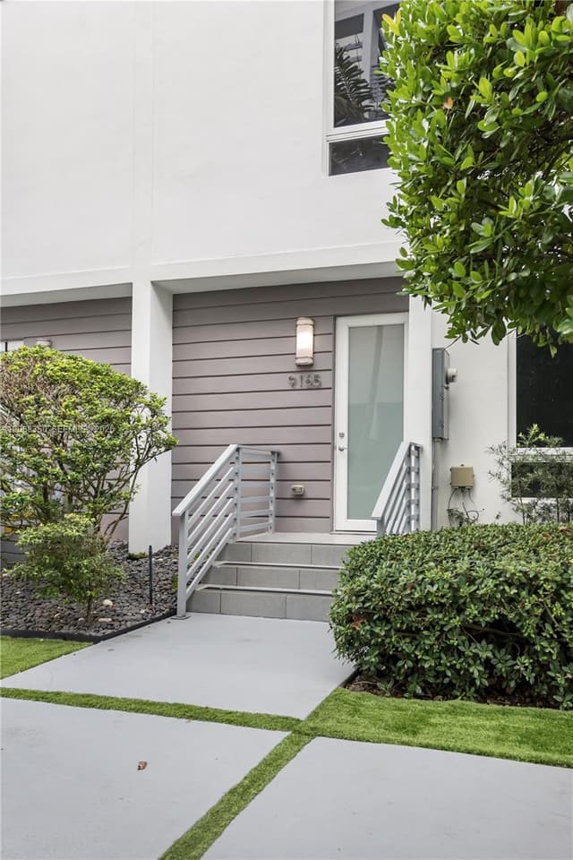 9165 NW 33rd St # 9165, Doral FL 33172 - Doral, FL - Photo 4