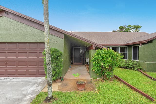 5104 Candlewood Court, Lake Worth FL 33467 - Lake Worth, FL - Photo 4