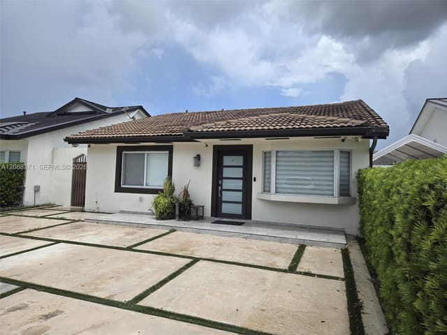 9085 NW 117th St, Hialeah Gardens FL 33018 - Hialeah Gardens, FL - Photo 3