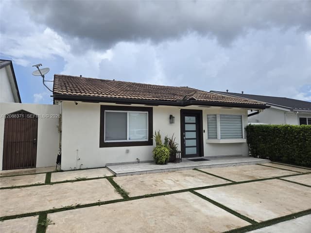 9085 NW 117th St, Hialeah Gardens FL 33018 - Hialeah Gardens, FL - Photo 4
