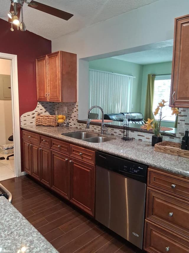 1341 SW 73RD Avenue, North Lauderdale FL 33068 - North Lauderdale, FL - Photo 6
