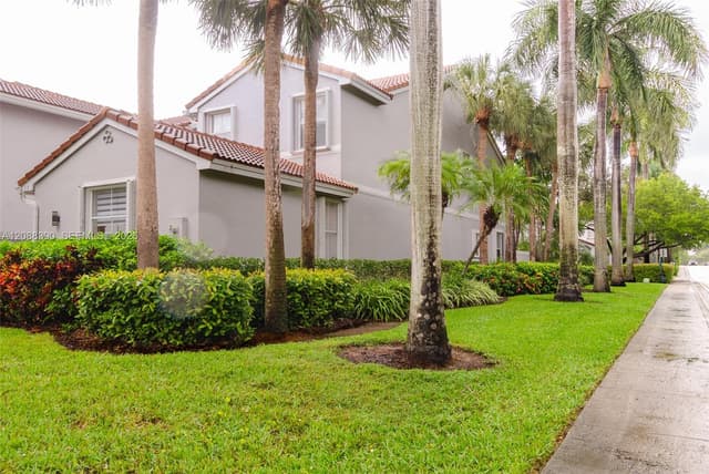 1115 Cherrypalm, Hollywood FL 33019 - Hollywood, FL - Photo 2