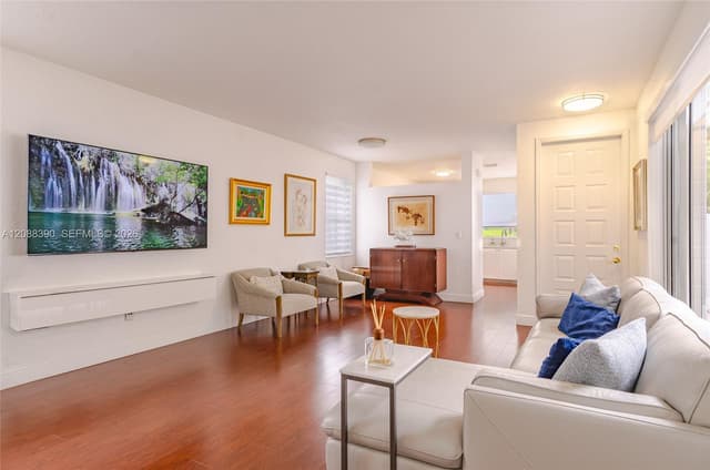 1115 Cherrypalm, Hollywood FL 33019 - Hollywood, FL - Photo 5