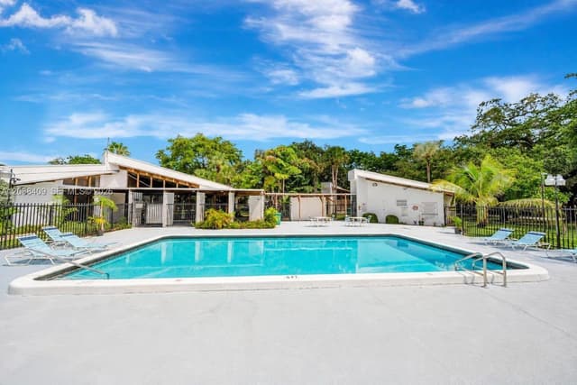 2801 N 34 Ave, Hollywood FL 33021 - Hollywood, FL - Photo 2