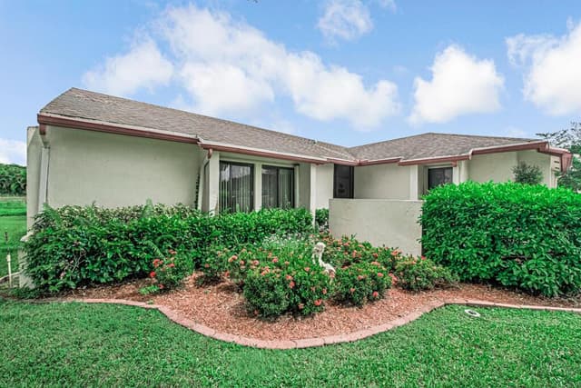 10301 GREENBRIAR Court, Boca Raton FL 33498 - Boca Raton, FL - Photo 4