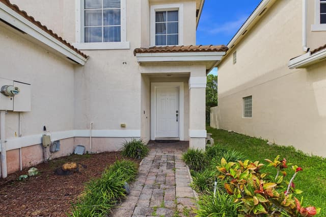 657 PERDIDO HEIGHTS Drive, FL 33413 - Photo 4