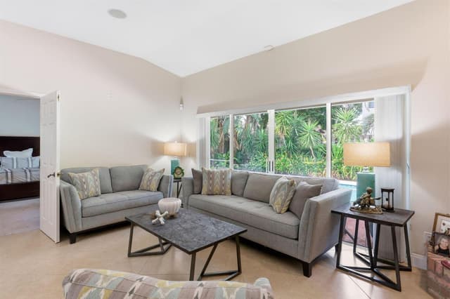 435 MOHAWK Lane, Boca Raton FL 33487 - Boca Raton, FL - Photo 6