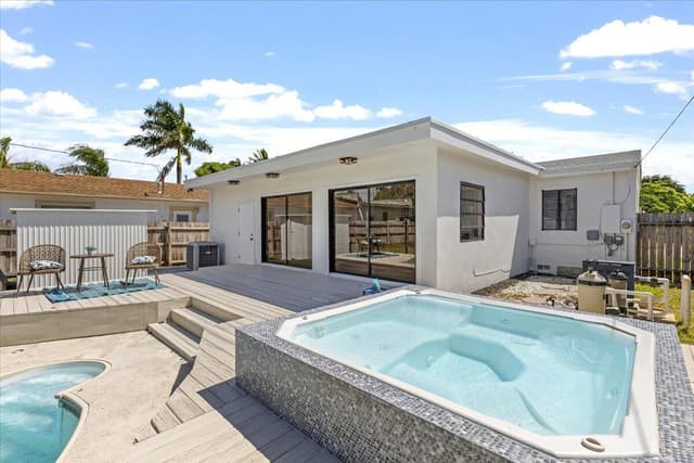 1227 N OCEAN BREEZE, FL 33460 - Photo 2