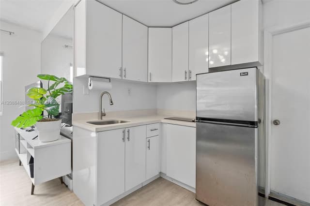 335 Ocean Dr # 106, Miami Beach FL 33139 - Miami Beach, FL - Photo 4