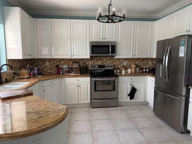 1423 SW 158th Ave, Pembroke Pines FL 33027 - Pembroke Pines, FL - Photo 3