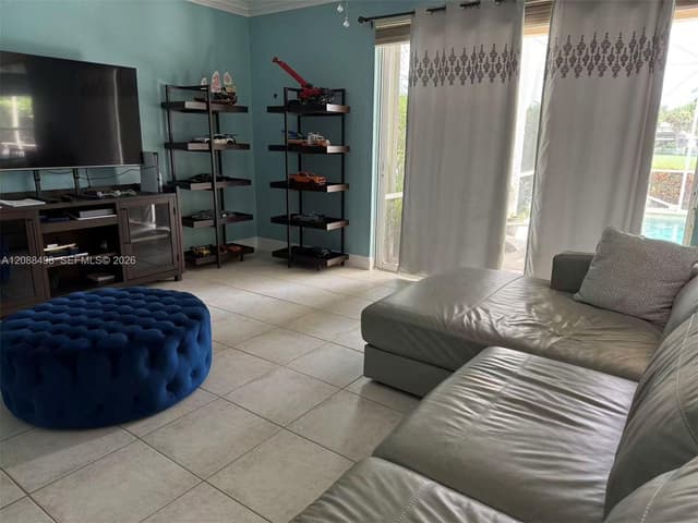 1423 SW 158th Ave, Pembroke Pines FL 33027 - Pembroke Pines, FL - Photo 4