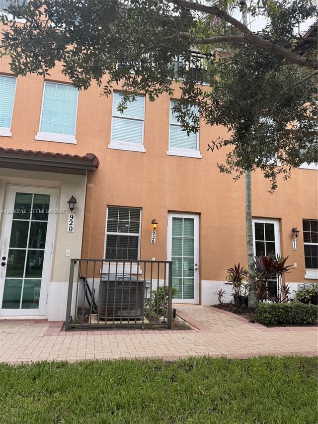 928 SW 147th Ave # 2906, Pembroke Pines FL 33027 - Pembroke Pines, FL - Photo 2