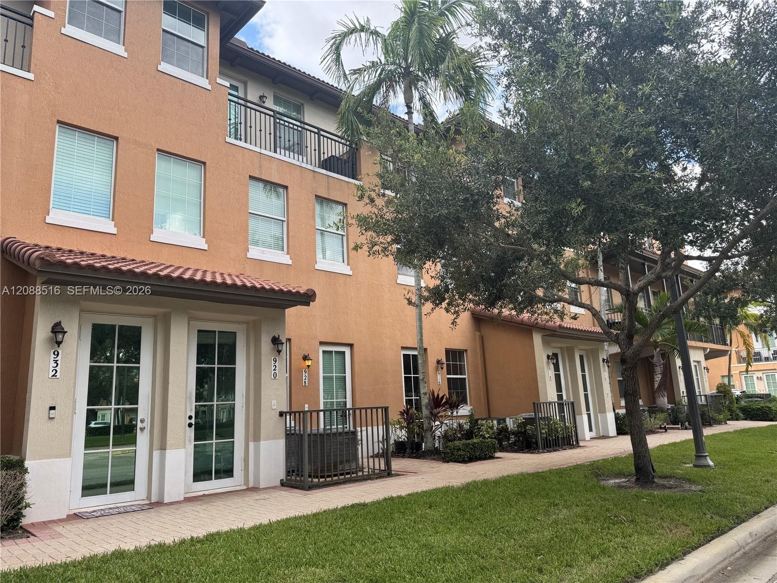 928 SW 147th Ave # 2906, Pembroke Pines FL 33027 - Pembroke Pines, FL - Photo 1