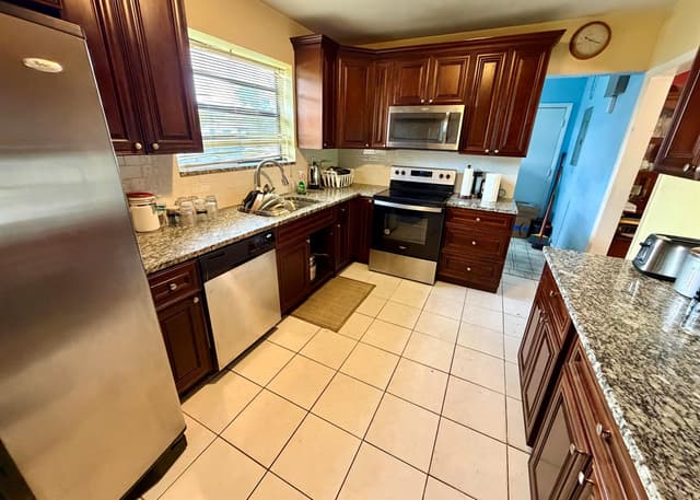 2021 NW 187TH Street, Miami Gardens FL 33056 - Miami Gardens, FL - Photo 5