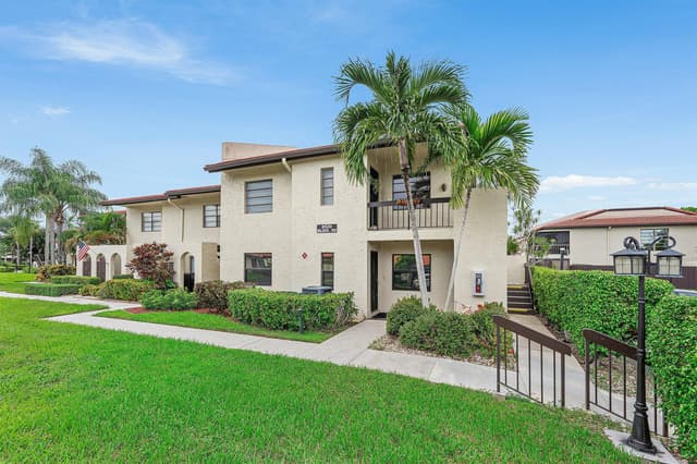 8520 CASA DEL LAGO, Boca Raton FL 33433 - Boca Raton, FL - Photo 2