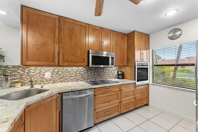 8520 CASA DEL LAGO, Boca Raton FL 33433 - Boca Raton, FL - Photo 7
