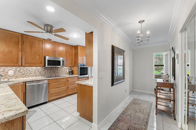 8520 CASA DEL LAGO, Boca Raton FL 33433 - Boca Raton, FL - Photo 4