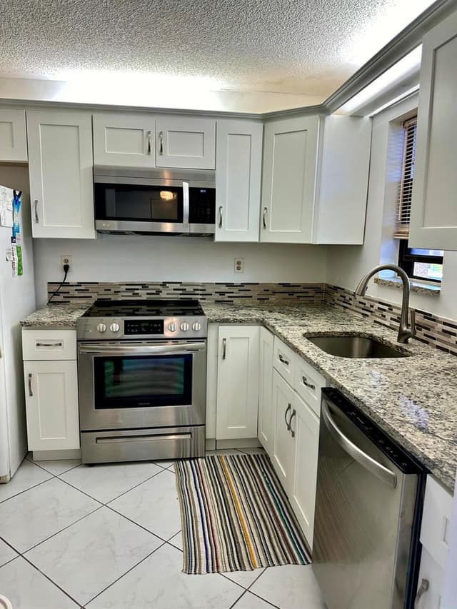 9370 SW 8th Street, Boca Raton FL 33428 - Boca Raton, FL - Photo 2
