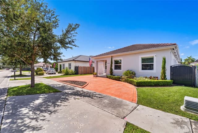 14940 NW 89th Ave, Miami Lakes FL 33018 - Miami Lakes, FL - Photo 2