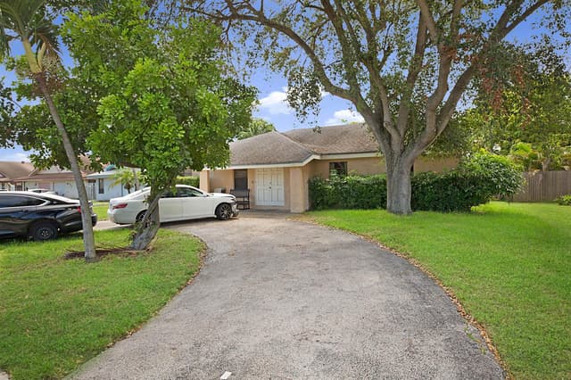 1204 SW 74th Avenue, North Lauderdale FL 33068 - North Lauderdale, FL - Photo 2