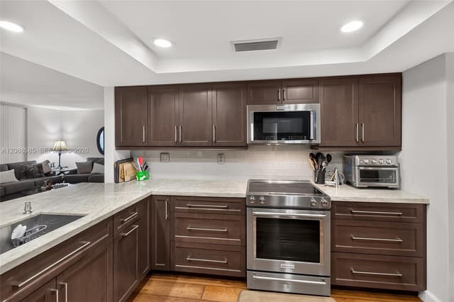 10656 SW 76th Ter, Miami FL 33173 - Miami, FL - Photo 4