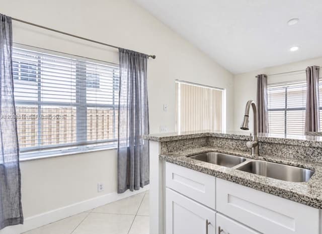 7384 Granada Way, Margate FL 33063 - Margate, FL - Photo 6