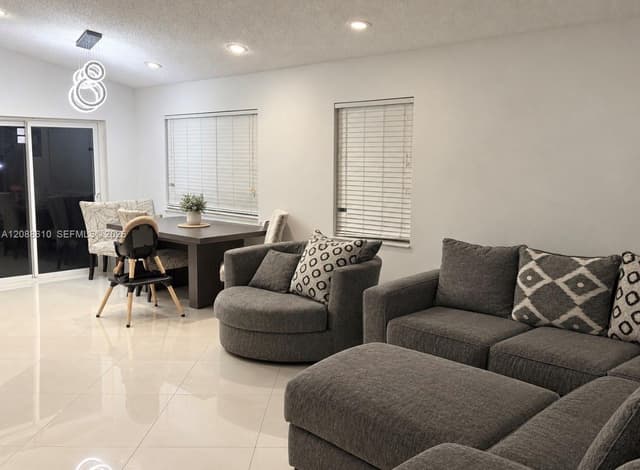 7384 Granada Way, Margate FL 33063 - Margate, FL - Photo 3