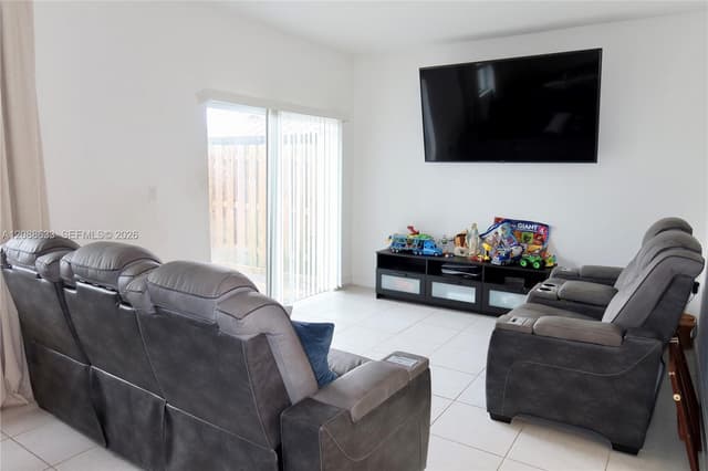2663 SE 10th St, Homestead FL 33035 - Homestead, FL - Photo 4