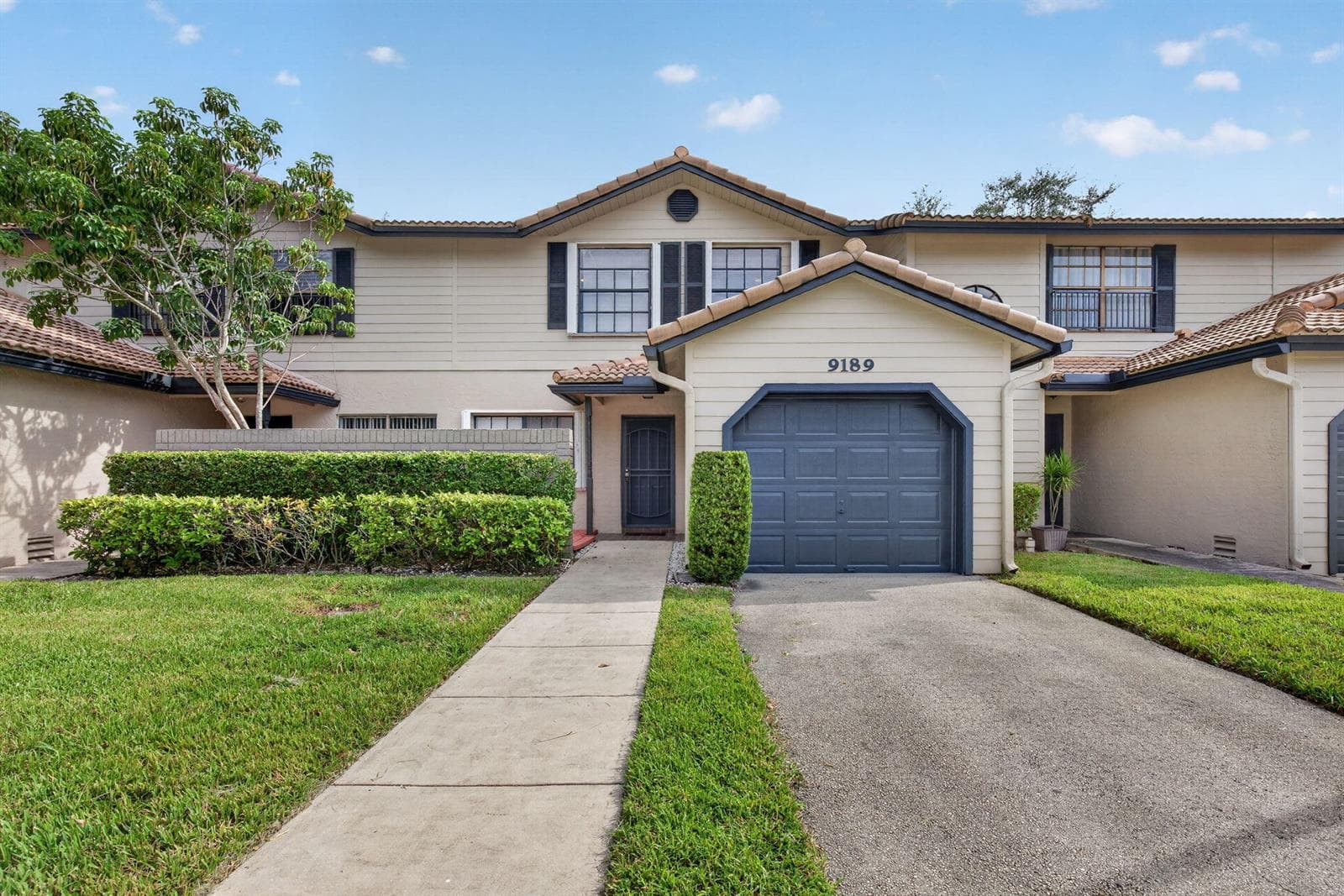9189 VINEYARD LAKE Drive, Plantation FL 33324 - Plantation, FL - Photo 1