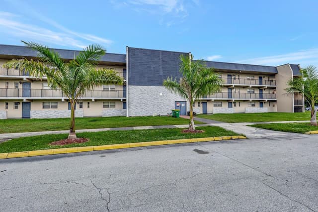 7820 S COLONY Circle S # 109, Tamarac FL 33321 - Tamarac, FL - Photo 2