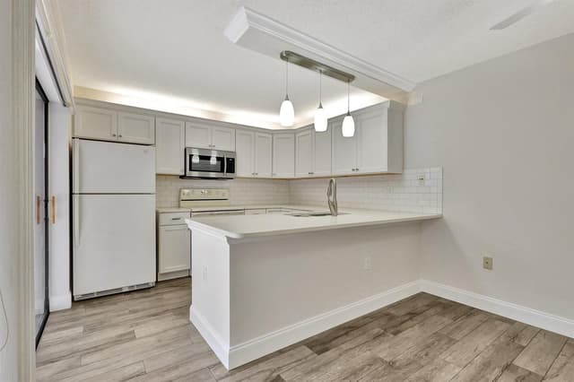 7118 71ST Way, West Palm Beach FL 33407 - West Palm Beach, FL - Photo 3
