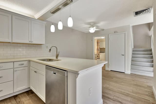 7118 71ST Way, West Palm Beach FL 33407 - West Palm Beach, FL - Photo 5