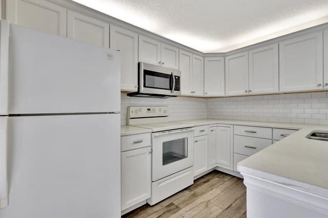 7118 71ST Way, West Palm Beach FL 33407 - West Palm Beach, FL - Photo 4