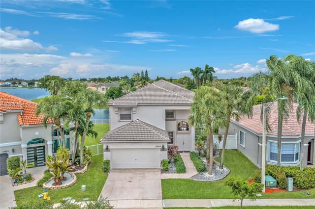15922 NW 14th Pl, Pembroke Pines FL 33028 - Pembroke Pines, FL - Photo 2