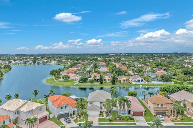 15922 NW 14th Pl, Pembroke Pines FL 33028 - Pembroke Pines, FL - Photo 5