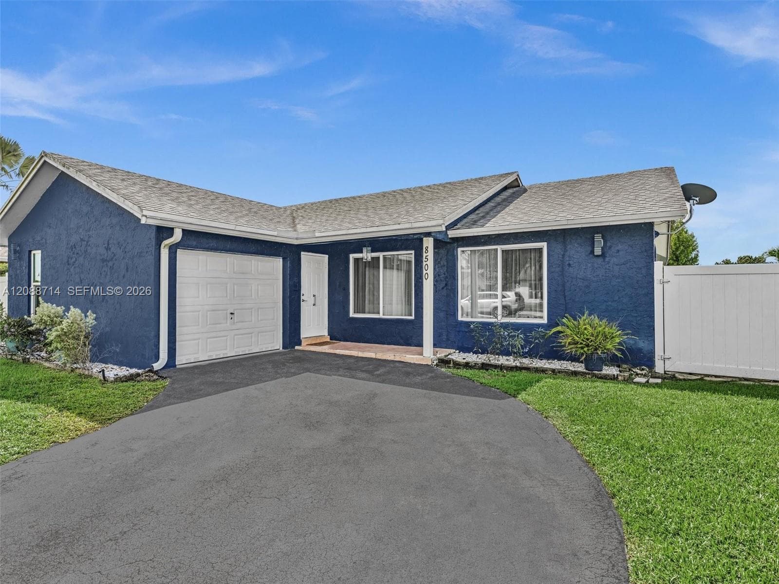 8500 NW 7th St, Pembroke Pines FL 33024
