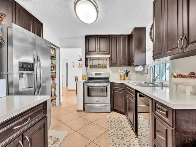 8500 NW 7th St, Pembroke Pines FL 33024 - Pembroke Pines, FL - Photo 5