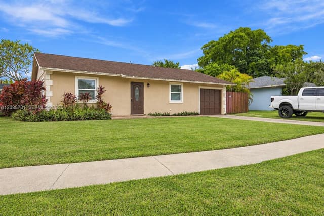 8120 SW 5th Ct, North Lauderdale FL 33068 - North Lauderdale, FL - Photo 2