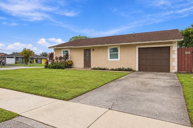 8120 SW 5th Ct, North Lauderdale FL 33068 - North Lauderdale, FL - Photo 3