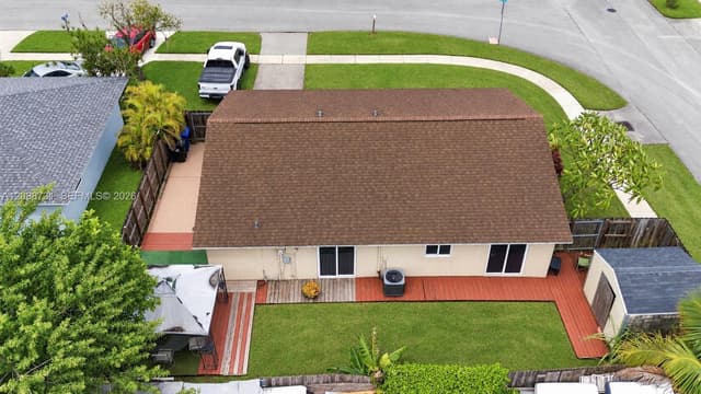 8120 SW 5th Ct, North Lauderdale FL 33068 - North Lauderdale, FL - Photo 5