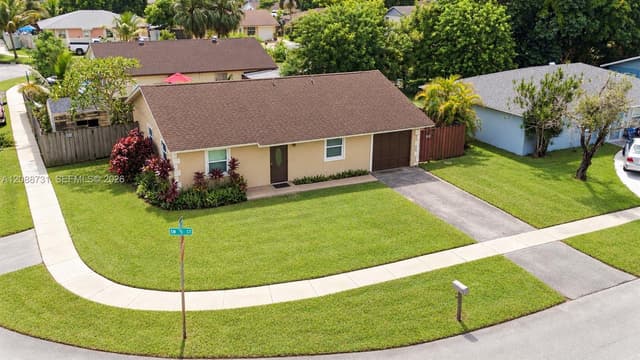8120 SW 5th Ct, North Lauderdale FL 33068 - North Lauderdale, FL - Photo 4