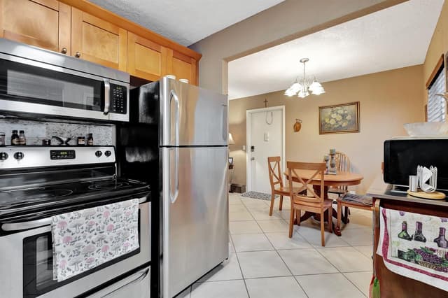637 Monaco Court N, Delray Beach FL 33446 - Delray Beach, FL - Photo 2