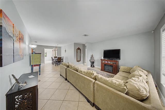 8405 SW 19th St, North Lauderdale FL 33068 - North Lauderdale, FL - Photo 3