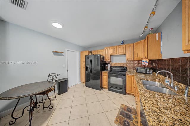 8405 SW 19th St, North Lauderdale FL 33068 - North Lauderdale, FL - Photo 5