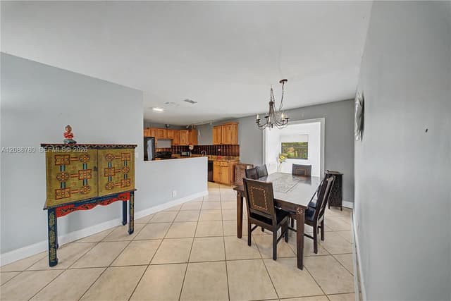 8405 SW 19th St, North Lauderdale FL 33068 - North Lauderdale, FL - Photo 4