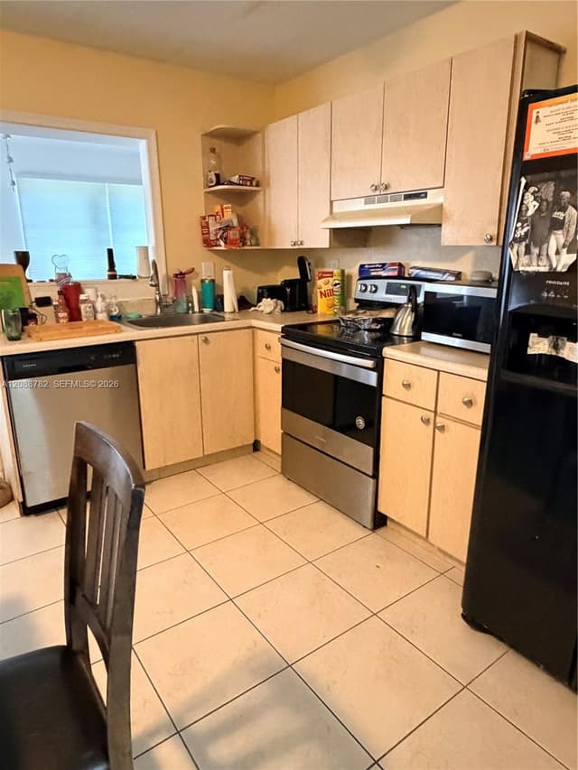 4913 NW 52nd St, Tamarac FL 33319 - Tamarac, FL - Photo 2
