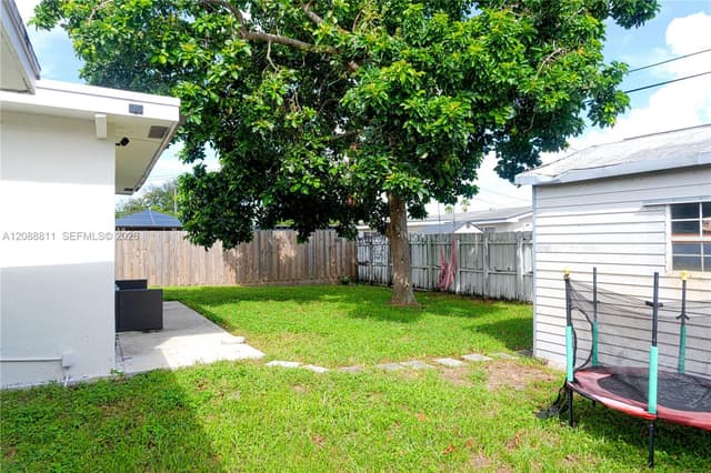 8481 NW 11th St, Pembroke Pines FL 33024 - Pembroke Pines, FL - Photo 7