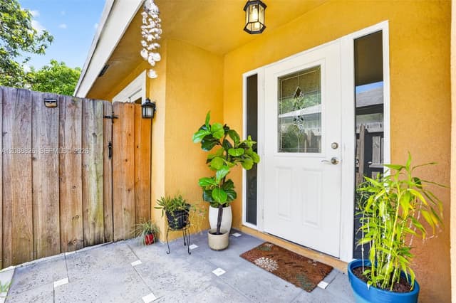 7424 SW 14th Pl, North Lauderdale FL 33068 - North Lauderdale, FL - Photo 3